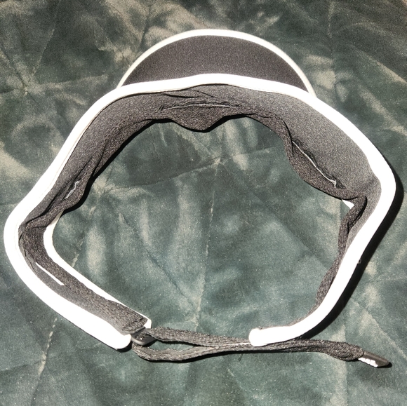 Adidas visor - Picture 2 of 3